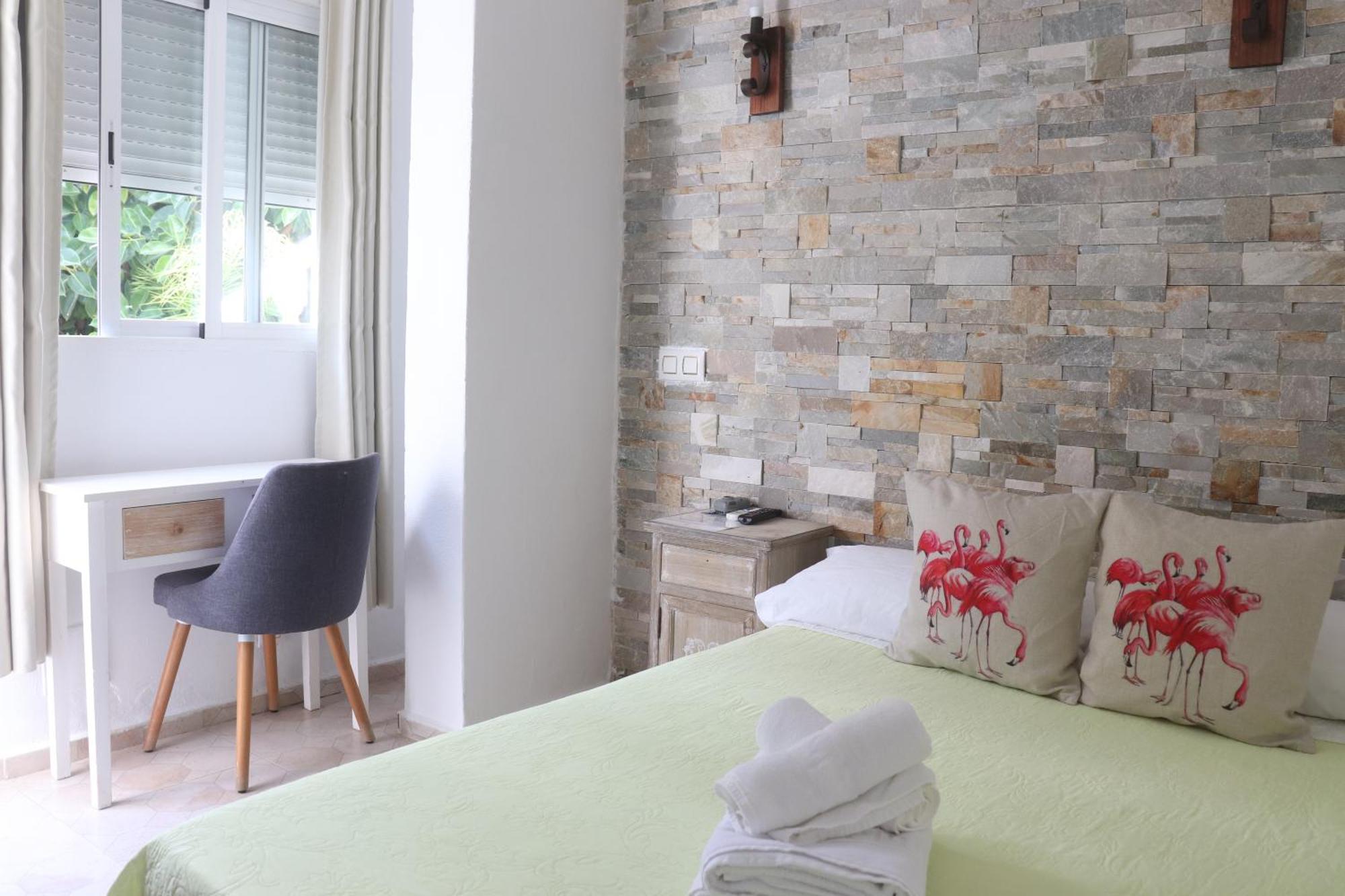 Hostal La Paloma I Калпе Екстериор снимка