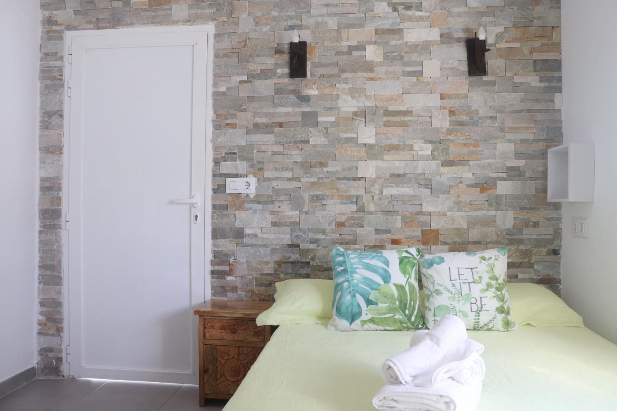 Hostal La Paloma I Калпе Екстериор снимка