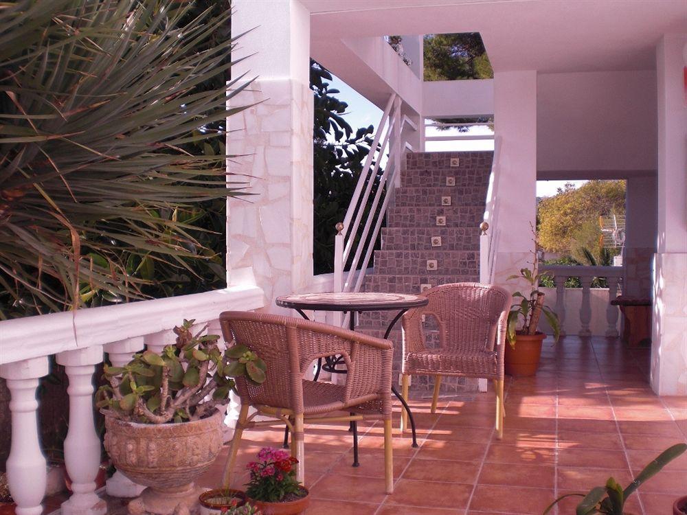 Hostal La Paloma I Калпе Екстериор снимка