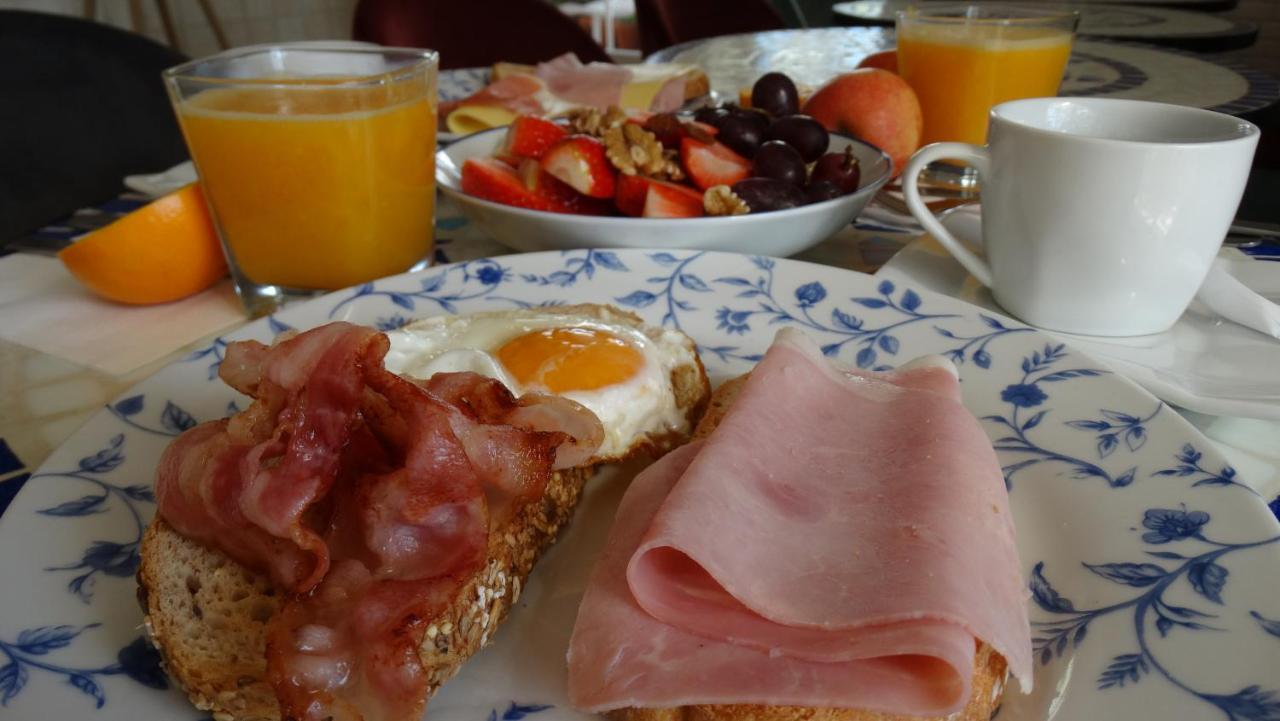Hostal La Paloma I Калпе Екстериор снимка